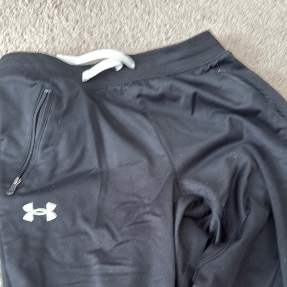 Boys Under Armous joggers size large